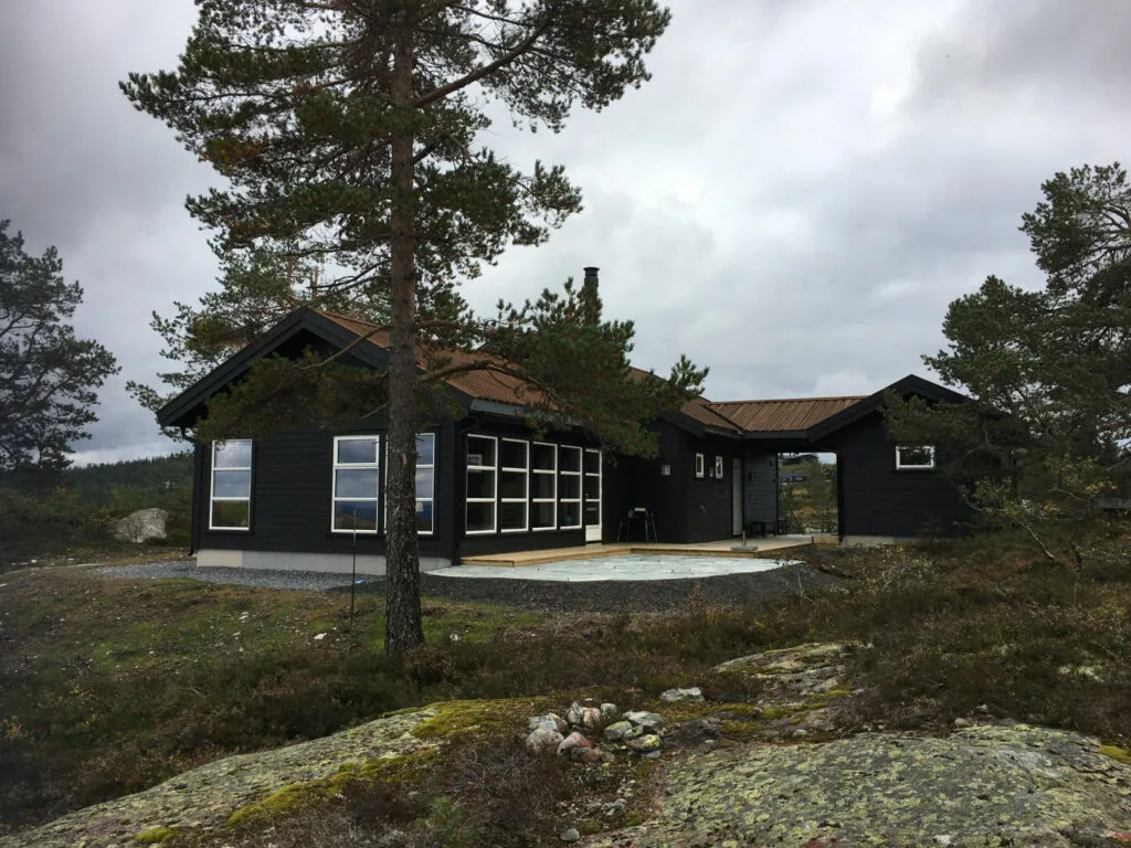 Arkitekttegnet hytte med anneks på Blefjell fra Tyrihanshytter